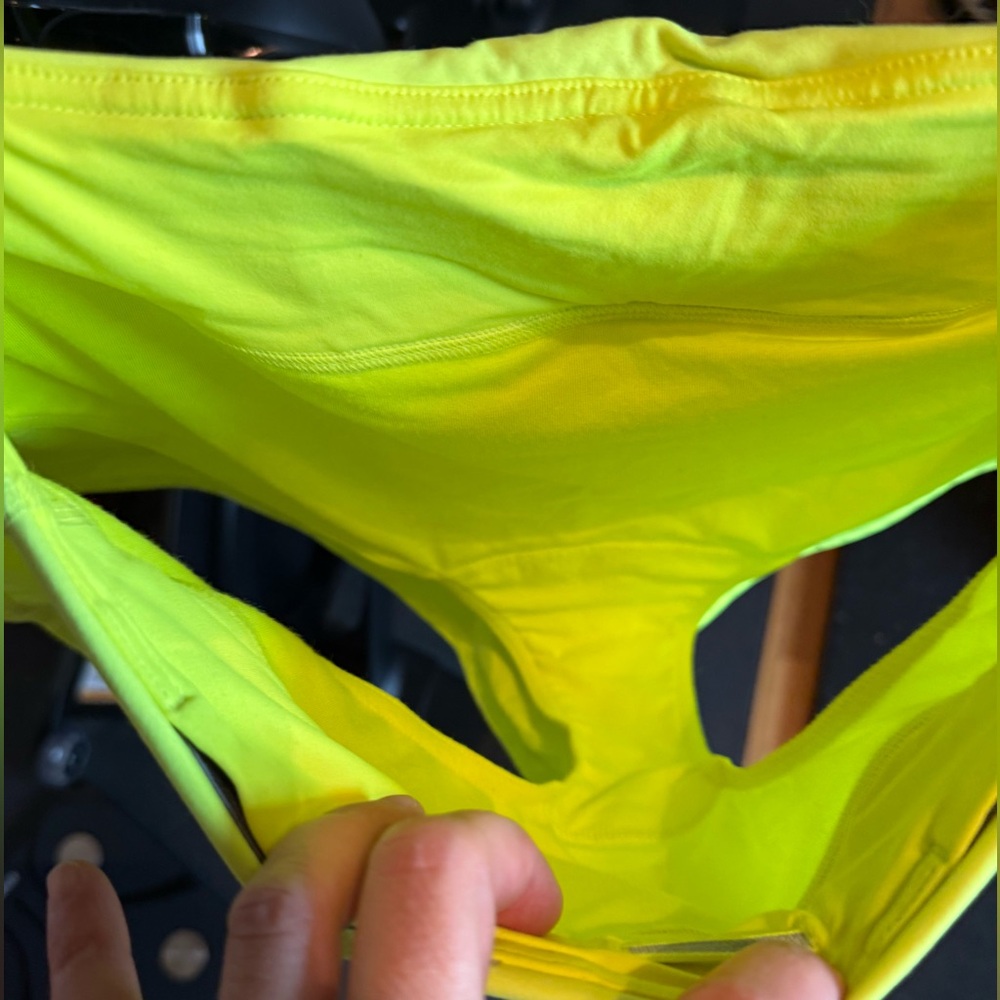 Vintage Lululemon Speed Shorts in Color ‘Ray’, Size 8 - Picture 6 of 8